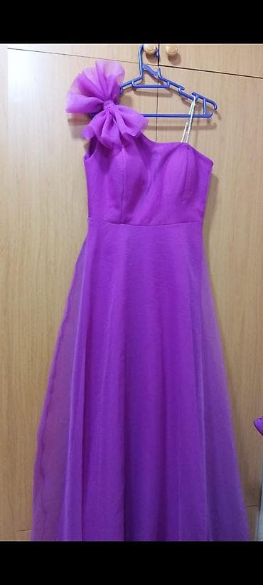 tul donlar: Bənövşəyi rəngdə, bir çiyinli ziyafət/gecə geyimi. Xüsusiyyətlər: - — 2