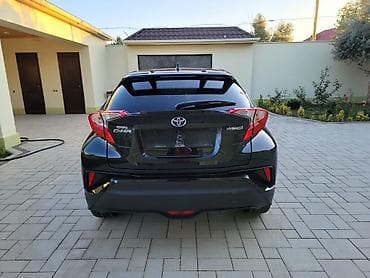 bmw 36 kuza: Toyota C-HR: 1.8 l | 2019 il Krossover — 8