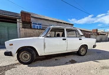 doblo satışı: VAZ 2107, ağ rəng, 4 qapılı sedan. Əsas xüsusiyyətlər: - — 4