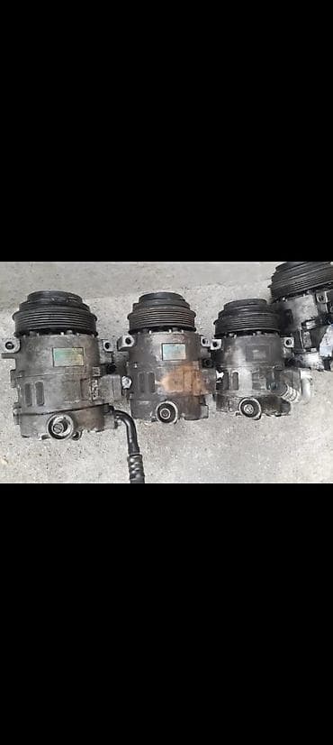 Bir neçə avtomobil kondisioneri kompressoru təqdim olunur. Bu