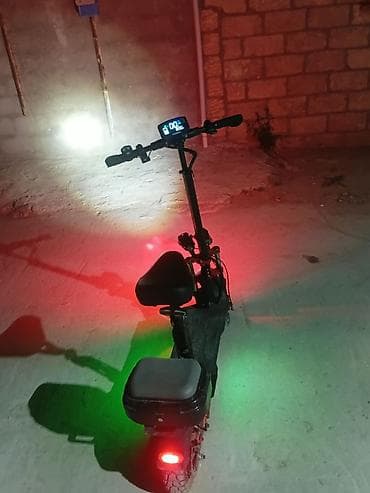 suru: Elektrikli skuter – güclü işıqlandırma və oturacaqlı model - Ön və — 2