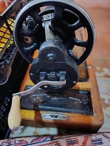 antik pullar: Mexanik tikiş maşını – əl fırladıcı ilə - Brend/nişan: “ŞMS” — 4