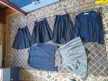 Bodi: Qız uşağı üçün geyim dəsti Tərkibi: - 3 ədəd tünd göy ətək: bel — 1