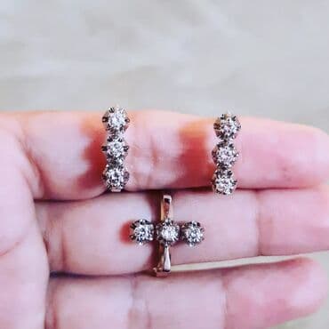 sirqalar qizil: Dəstə daxildir: Üzük, Sırğa, Çəhrayı qızıl, 585 Əyar, 780 g — 3