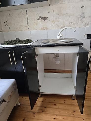 Mətbəx mebeli: Mətbəx mebel dəsti və lavabo - Rəng: qara korpus, ağ daxili hissə; — 2