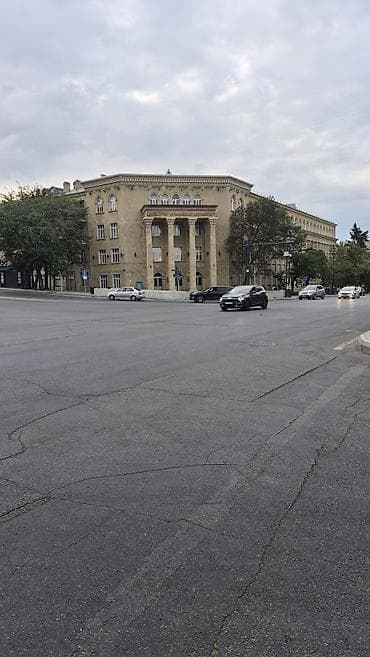 zabrat ev: Nizami Metrosuna 7_8 deqiqeliy mesafede Merkezi parkin yaxinliginda 1 — 2