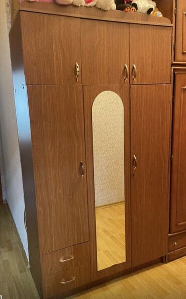 sfaner islenmis: İşlənmiş, Açılan, 3 qapılı Düz dolab, Qarderob, paltar dolabı — 1