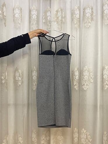 ziyafət tulum: Silver (Gümüşü) Don Vəziyyət: Yalnız 1 dəfə geyinilib Ölçü: 38 Qeyd — 2