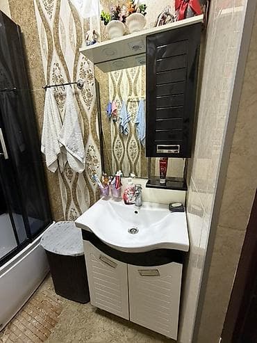 Qara rəngli, tam qapalı duş kabinası satılır. Kabina müasir dizayna — 8