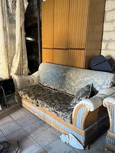 Klassik üslublu mebel dəsti Tərkib: - 3 nəfərlik divan - 2 ədəd