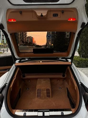 ravon 2: Porsche Panamera: 4.8 l | 2011 il 140000 km Sedan — 6