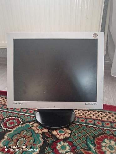 Samsung SyncMaster 152V S LCD monitor işləyir - Ekran: 15" (LCD)