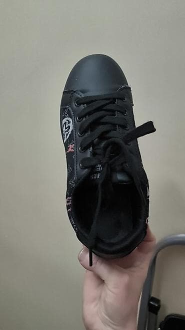 Üst geyimi: İkinci əl geyimlər yeni kimidiler çox çox münasib qiymətə verilir — 9