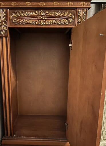 Kreslolar: İşlənmiş, Açılan, 1 qapı Düz dolab, Qarderob, paltar dolabı — 1