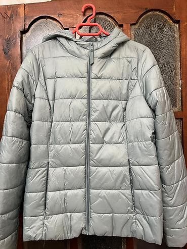 Qadınlar üçün yüngül puffer gödəkçə - Rəng: açıq boz/gümüşü - Model