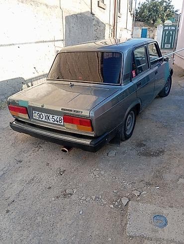 ot bicen traktor satisi: Model: Lada 2107 sedan Rəng: Tünd boz/göy tonları Kuzov: 4 qapı — 4