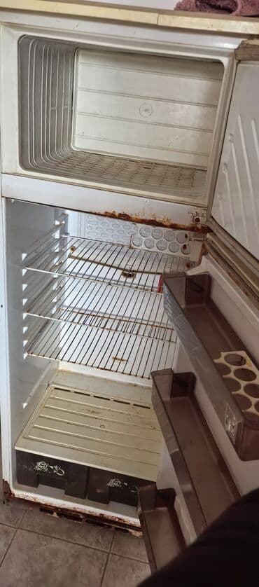 elci paltar yuyan: İki qapılı məişət soyuducusu - Üst bölmə: dondurucu kamerası — 2