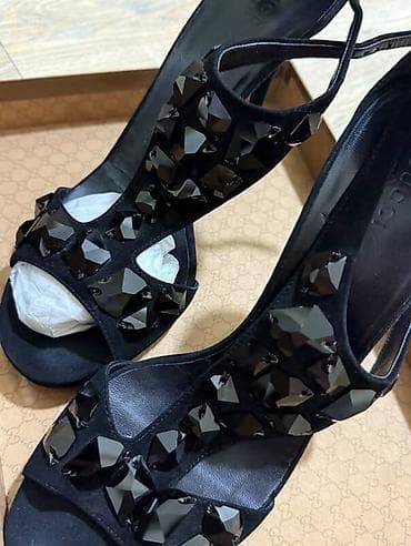 Basanoşka və səndəllər: 39 razmer, 1 defe geyinilib.Ideal veziyyetdedir.Icinde orginal kartida — 1