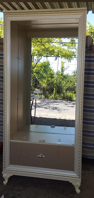 plastik dolabı: Guzgulu 2 eded servantdir cutu 120 manat real alicilar elaqe saxlasin — 2