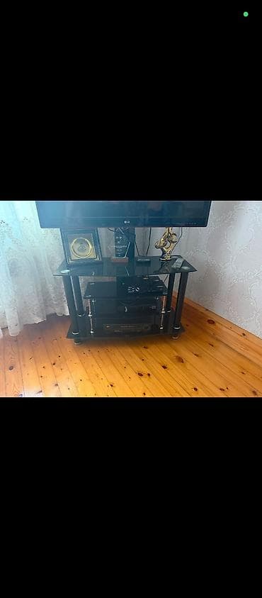 televizo: Şüşə TV stendi - Material: qalın, temperli qara şüşə rəflər və möhkəm — 1