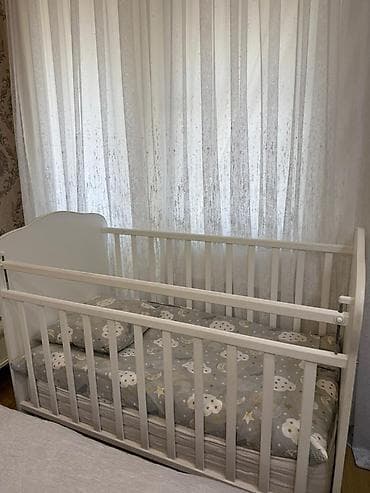 Beşiklər: Oğlan və qız üçün, Dördbucaq, Beşik, Dəst ilə, Matras ilə, Yellənmə mexanizmsiz — 2