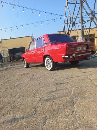 Lüğətlər: VAZ 2106, klassik sedan Xüsusiyyətlər: - Korpus: 4 qapılı sedan — 1