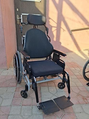Əlil arabası, rahat oturacaq və yüksək arxa dayaqlı konstruksiya ilə