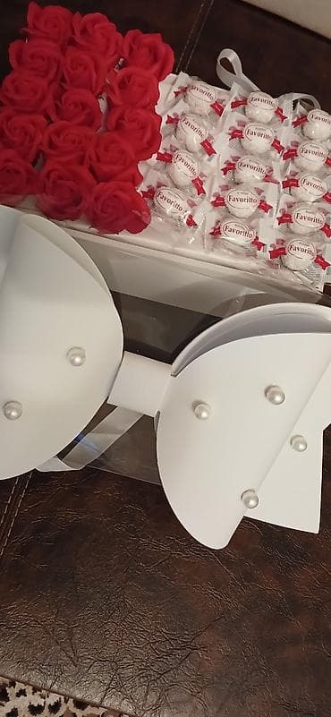 Hədiyyə qutusu, rəng - Ağ, Ünvandan götürmə, Ödənişli çatdırılma