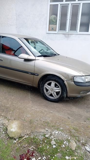 disk satışı: Opel Vectra sedan - Kuzov: 4 qapılı sedan, bej rəng - Mühərrik — 7