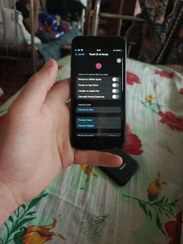 iphone x mikrafon: IPhone 8, 64 GB, Qara, Barmaq izi — 3
