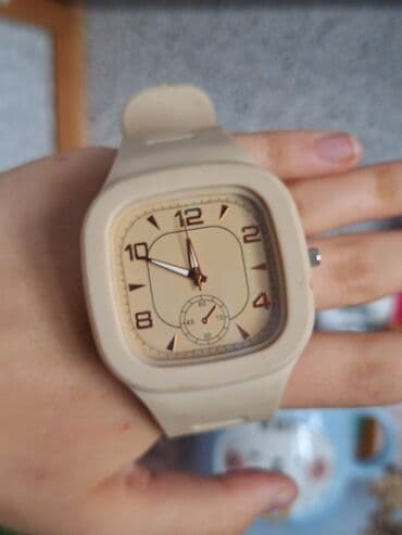 Bej rəngli uniseks qol saatı - Korpus: kvadratvari formaya yaxın