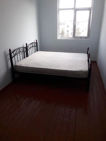 lerik evlər: Ecemide metronun düz yanında 3 otaqlı ev 5/4.400 manata makler haqqı — 3