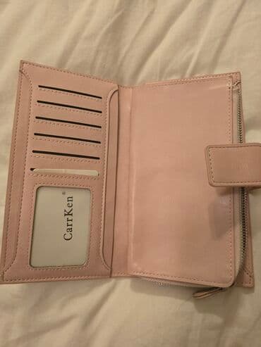 balaca qadın pul kisəsi: CarrKen qadın pulqabısı – açıq çəhrayı rəngdə, ön tərəfdə loqo yazısı — 2