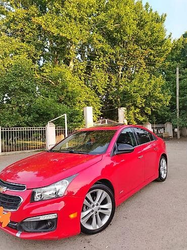 cruze diffuser: Chevrolet Cruze sedan – qırmızı rəng, benzinlə işləyən önötürücülü — 3