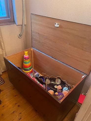 qedimi mebeller: Qedim sandiq mebelden.
Qiymet 35 azn.
Unvan Nerimanov
Vesile🌹3606 — 2