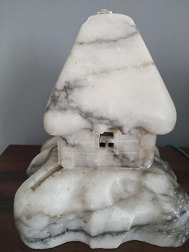 Mermerden hazırlanmış dekorativ “ev” masa lampası - Material: təbii — 2