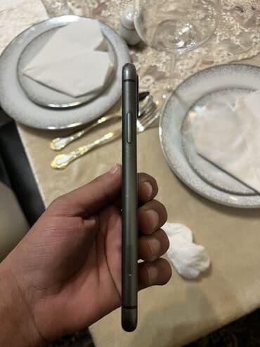 Alfa Romeo: IPhone 11, 64 GB, Qara, Face ID — 7