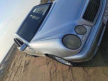 Mercedes-Benz E-Class (W210) sedan – gümüş rəng. Xüsusiyyətlər: -