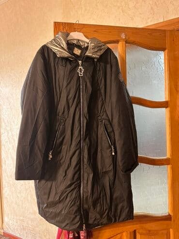 женские длинные пуховики: Qadınlar üçün uzun qara qış plaşı/pufik kurtka - Rəng: qara, kapüşon — 2