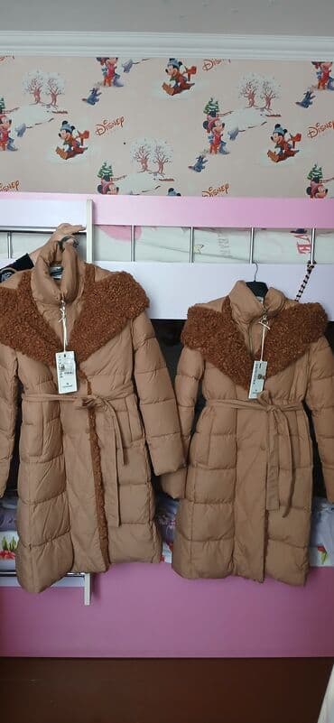 Qadınlar üçün uzun qış şişme palto – eyni modieldən iki ölçü