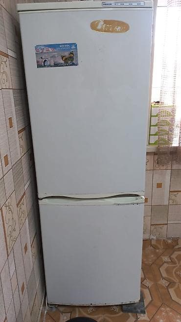 Iki qapılı məişət soyuducusu - Üst qapı – soyutma bölməsi, alt qapı –