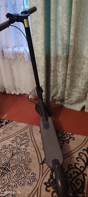 Elektrikli skuter – şəhər içi rahat gediş üçün - Rəng: qara - Korpus