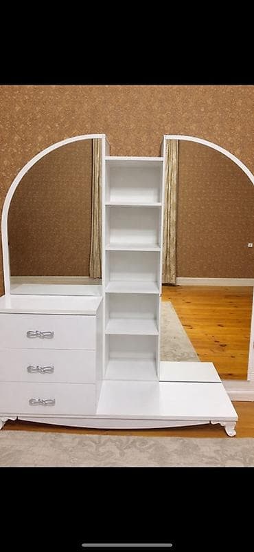 Ağ rəngli yataq otağı mebel dəsti - Şkaf: sürgülü qapılar, parlaq ağ — 1