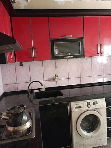 Qırmızı-qara künc mətbəx mebeli komplekti - Üst şkaflar: parlaq lalafo.az -da Qırmızı-qara künc mətbəx mebeli komplekti - Üst şkaflar: parlaq