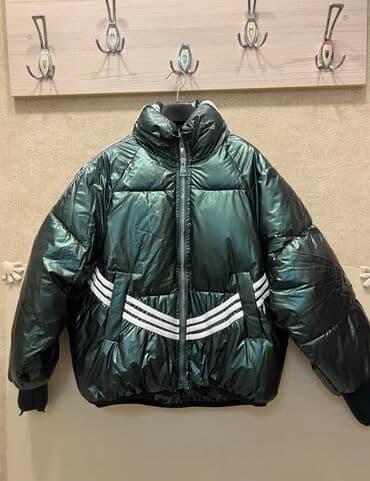 kişilər üçün demisezon steqan gödəkçələr: Qışlıq şişmə kurtka Kurtka tünd yaşıl rəngdədir. Parlaq səthi var — 1
