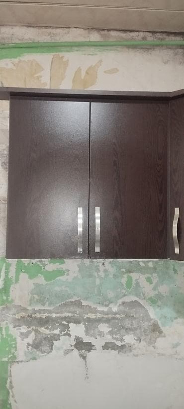 Dolablar: Mətbəx üçün asma künc şkaf komplekti. Tünd qəhvəyi, ağac naxışlı fasad — 1