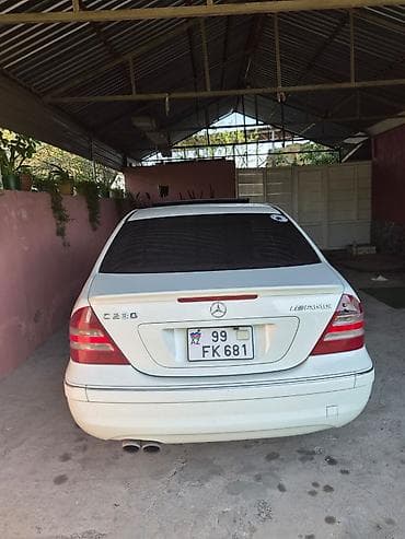 e 3 2: Mercedes-Benz C 230: 2.5 l | 2006 il Sedan — 2
