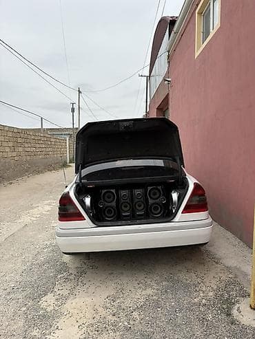 mercedes c250 kompressor: Mercedes-Benz 220: 2.2 l | 1995 il Sedan — 2