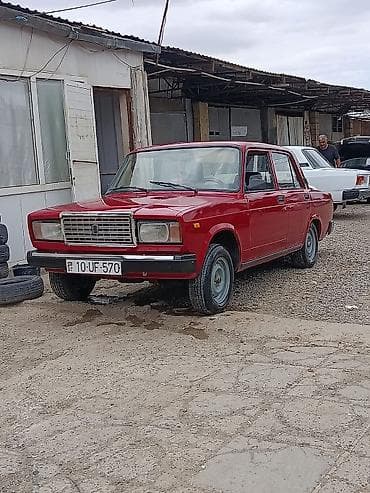 07 maşinlar: VAZ 2107, qırmızı sedan Xüsusiyyətlər: - Kuzov: 4 qapılı sedan — 6