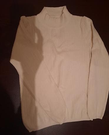 Ağ rəngli qadın köynəyi – nazik trikotaj materialdan, boğazlı (yarım